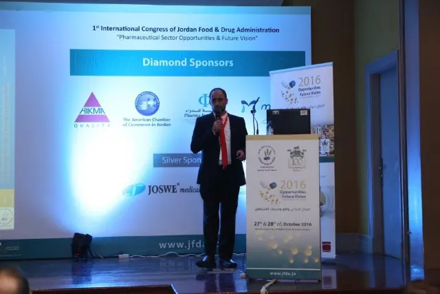 Le Dr. Aziz Chraibi pendant sa conférence à Amman