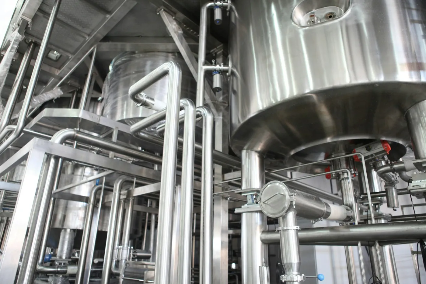 Stainless steel tanks and sanitary piping