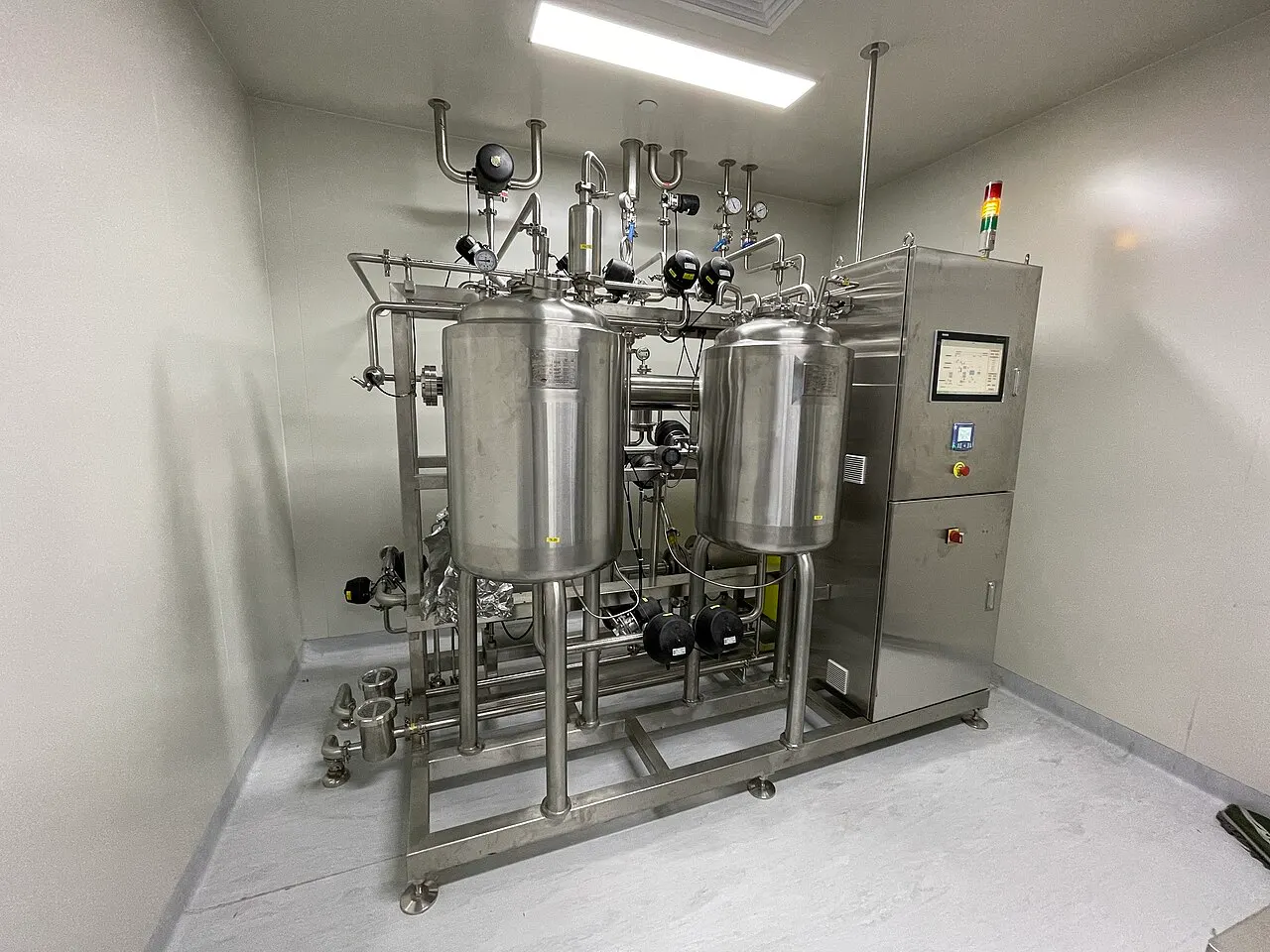 Stainless steel manufacturing tanks in a production room